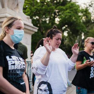 Abstract image representing air and breathing.